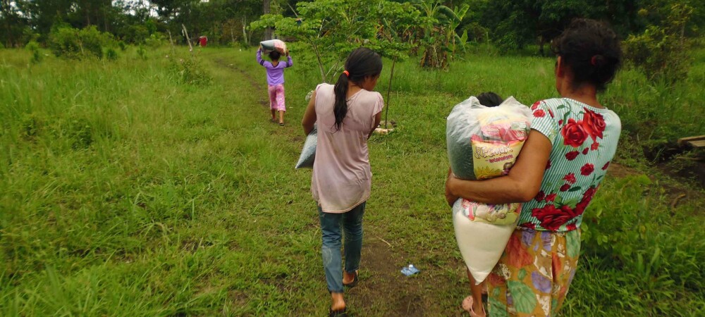 39800802883421074-guatemala-entrega-alimentos-colonia-lourdes3.jpg